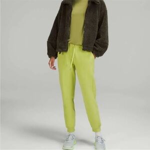 Lululemon Scuba Joggers Wasabi